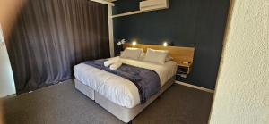 Postel nebo postele na pokoji v ubytování Billabong Motel