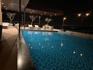 Bazén v ubytování Paragon Noi bai Hotel & Pool nebo v jeho okolí
