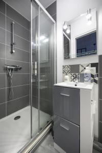 a bathroom with a shower and a sink at Le petit MIAMI in Thionville