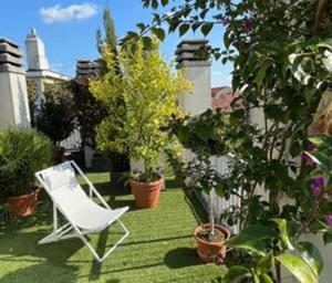 A garden outside Giresio 41 - Your Penthouse with Rooftop Garden in Milano Navigli - WIFI