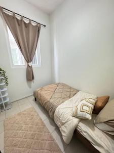 a bedroom with a bed and a window at Homestay Cyberjaya AC Home 4R3B Free Wifi Netflix in Cyberjaya