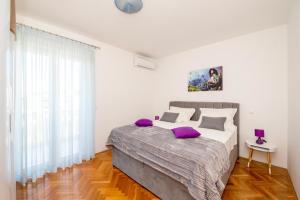 Postel nebo postele na pokoji v ubytování Apartmani Trogir