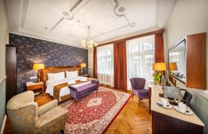Postel nebo postele na pokoji v ubytování Esplanade Hotel Prague