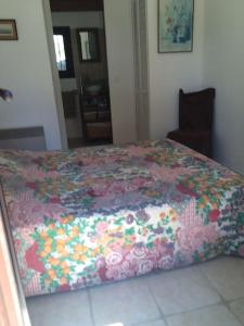Ліжко або ліжка в номері Villa Cassis