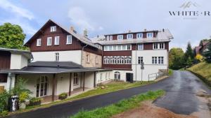 Budova, v ktorej sa apartmán nachádza