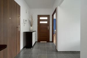 Fotografia z galérie ubytovania Klimasa White&Blue Apartment with Balcony in Wrocław by Noclegi Renters vo Vroclavi
