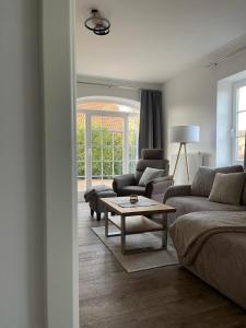 a living room with a couch and a table at Ferienwohnung AllerStall in Buchholz Aller