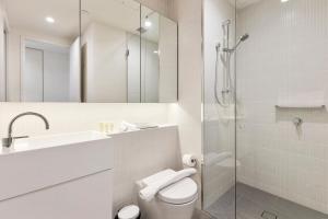 Salle de bains dans l'établissement 1 Bedroom with breathtaking Port Phillip Bay views