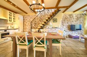 Kuchyň nebo kuchyňský kout v ubytování Holiday home with a beautiful sea view - Kate****