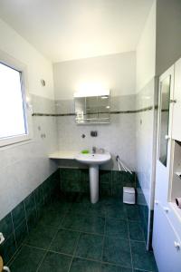 Ένα μπάνιο στο Villa climatisée - 5 chambres - Piscine privée