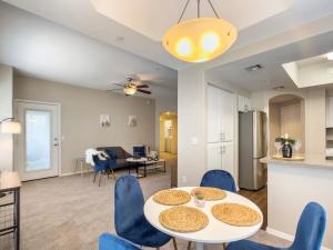 a living room with a table and chairs and a kitchen at Kierland Commons CozySuites next to golf course in Scottsdale