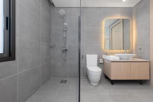 A bathroom at Tree House Boutique Hotel