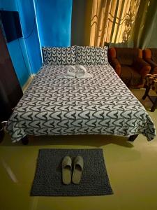 Postel nebo postele na pokoji v ubytování Rozay Travellers Inn