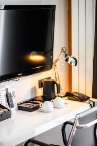 TV a/nebo společenská místnost v ubytování CRYSTAL Hotel Belgrade