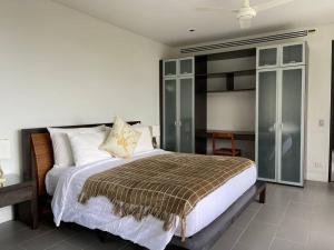Säng eller sängar i ett rum på Phuket Pool Villa by Baan Yamu