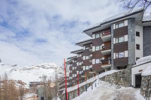 a building on top of a snowy mountain at Chalet sulle piste a Cervinia in Breuil