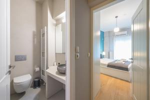 Koupelna v ubytování Pame Rentals - 2BD & 2BA Home, 4 Min to Acropolis