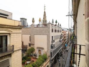 a view of a street in a city with buildings at Estancia Temporal en el Corazón de Barcelona in Barcelona