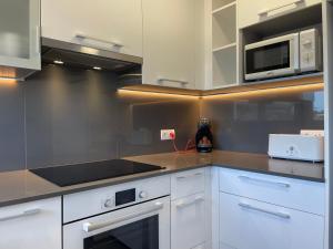 Kuchyň nebo kuchyňský kout v ubytování MARQUINA - Apartamento con fantásticas vistas al mar + 22 fotografií