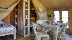 A seating area at Il Castagno Toscana Glamping