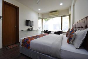 a bedroom with a large bed and a television at ESTA STAY WAKAD in Méribel Village