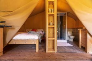 A bed or beds in a room at Il Castagno Toscana Glamping