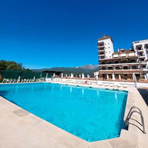 Swimming pool sa o malapit sa Apartamento Parque Gredos