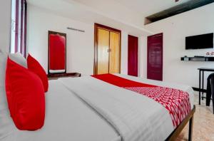 Gallery image of Hotel CRYSTAL INN in Coimbatore