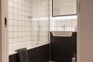 Koupelna v ubytování Chrome Homes - New 1 Bed City Centre Wi-Fi/SmartTV
