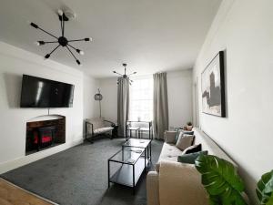 a living room with a couch and a fire place at Stunning City Apartment - Parking 