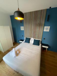 Postel nebo postele na pokoji v ubytování Villa Élégante Nice avec Vue Mer