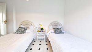 Una cama o camas en una habitación de AA Guest - Trevenque del Jardín de Sierra Nevada