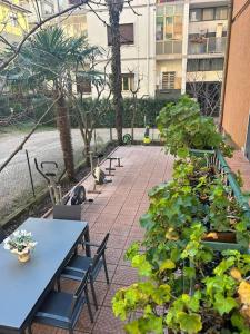 a patio with tables and chairs and plants at Casa di Fati in Mestre