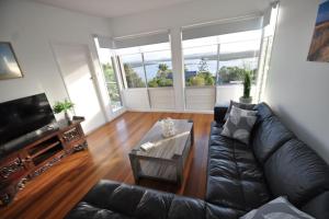 Posezení v ubytování Sunset Beach House 1770 Level 2