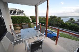 Balkón nebo terasa v ubytování Sunset Beach House 1770 Level 2