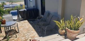 Posezení v ubytování Sunset Beach House 1770 Level 2