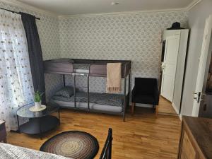 Двуетажно легло или двуетажни легла в стая в Guesthouse Karmøy