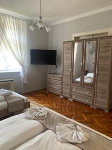 A bed or beds in a room at Szent István Apartman