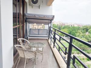 Balcone o terrazza di Lux 4br Apartment in Nyali with a pool&gym nd 5minutes to the beach