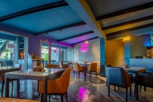 A seating area at Tree House Boutique Hotel
