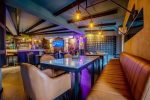 A seating area at Tree House Boutique Hotel