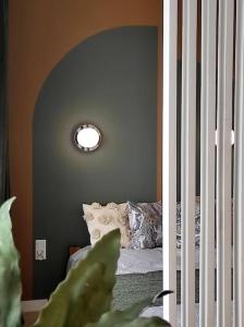 Ένα ή περισσότερα κρεβάτια σε δωμάτιο στο EASY RENT- Wyczółkowskiego 1, Free Parking, 24h Check-In
