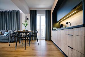 Kuchnia lub aneks kuchenny w obiekcie Apartament No 61 Blue Holiday Home Zator