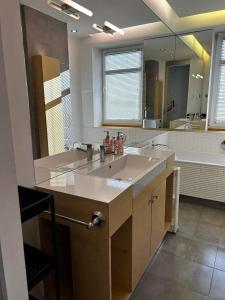 a bathroom with a sink and a large mirror at Penthouse apartament na wyłączność - taras z jacuzzi - Stadion Narodowy - Saska Kępa 8-12 osób in Warsaw
