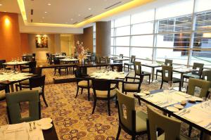 En restaurant eller et andet spisested på Hilton Mendoza