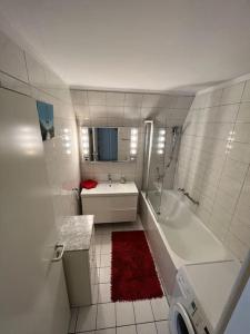 a white bathroom with a tub and a sink at Exklusives Penthouse (72qm) - mit Terrasse im Zentrum in Cologne