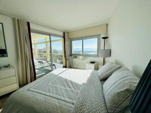 Ένα ή περισσότερα κρεβάτια σε δωμάτιο στο Grand appartement - Central Beach - Résidence de la Rose