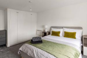 Ліжко або ліжка в номері Modern 2-Bed Gem in Picturesque Ramsgate Central Location