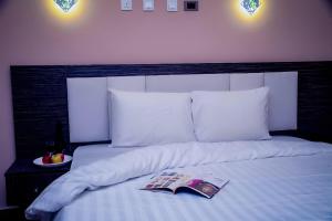 Ένα ή περισσότερα κρεβάτια σε δωμάτιο στο Mohouse Hotels and Event Center Kubwa