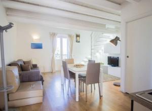 Televisyen dan/atau pusat hiburan di Casa Gelsomino POOL&SEAVIEW